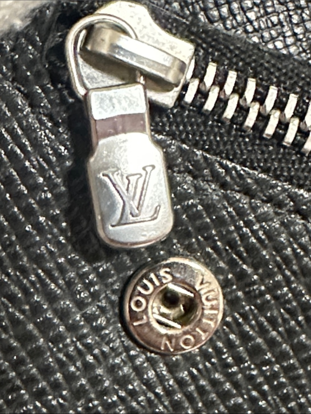 Louis Vuitton Dark Grey/ Almost Black Textured Taiga Leather Wallet - Picture 11 of 15